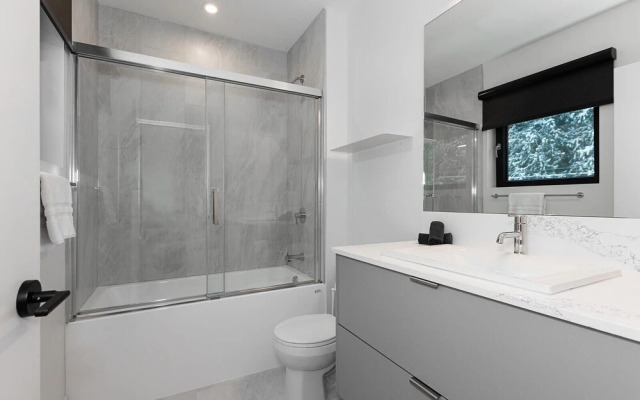 Tally Ho By Revelstoke Vacations