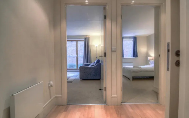 Modern, Spacious 1BR Central Manchester Flat for 4