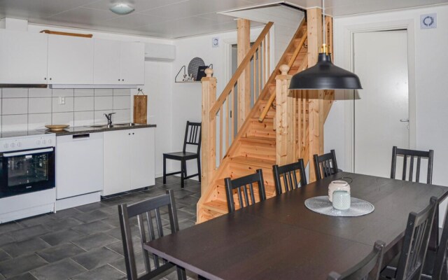 Awesome Home in Löttorp With 5 Bedrooms