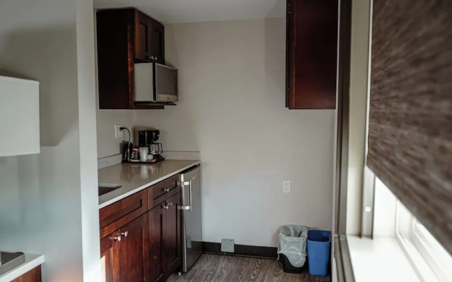 Homestead Inn & Suites