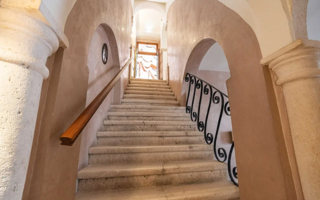 Two Stars Two Beds Downtown Apartment