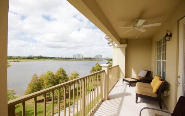 Lake View Penthouse Loft 3 Bedroom Condo by Redawning