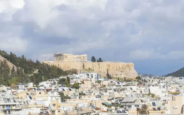 Urban Oasis with Acropolis Views by GHH