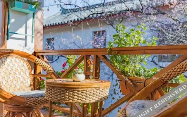 Yishu designer light luxury vacation B & B