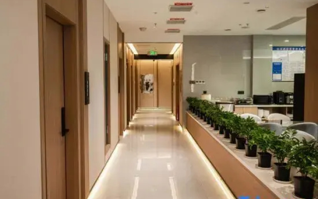 Ruilin Zhixuan Hotel
