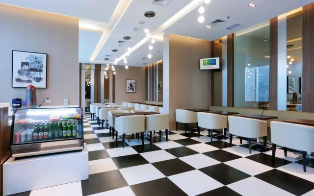 Holiday Inn Express Jakarta International Expo