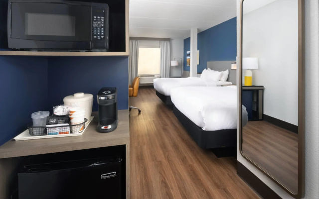 Comfort Suites Outlet Center