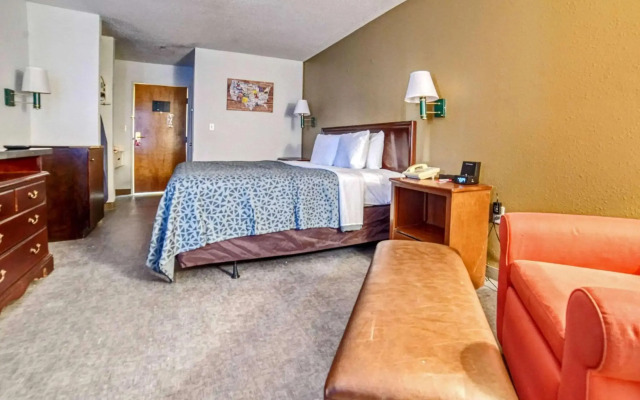 Econo Lodge Raleigh near Walnut Creek Amphitheatre
