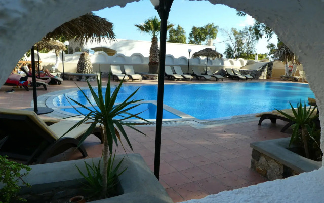TheArtemis - Perissa Hotel