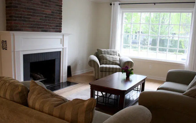 Abbott Lakehouse Bed and Breakfast
