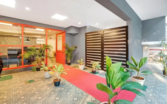 Hotel Woodland Suites Near Delhi Airport