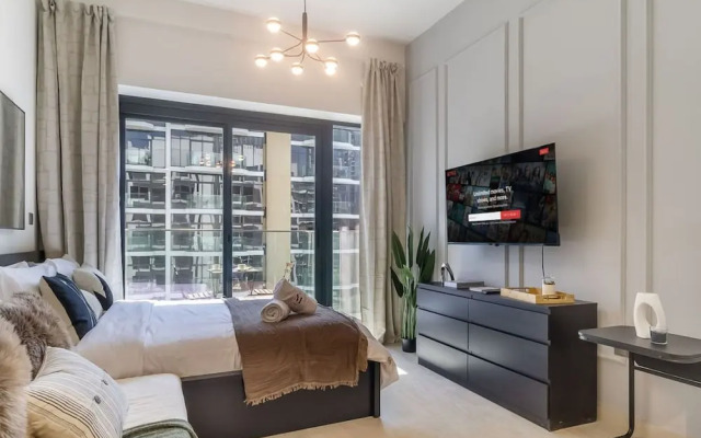 Elegant Studio w Balcony View Near Downtown Dubai