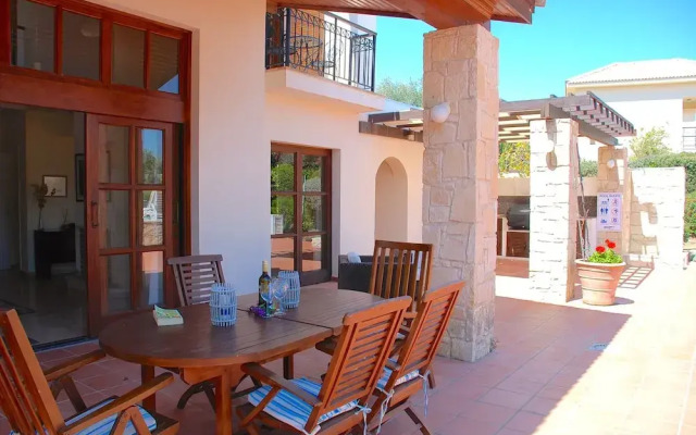 Villa 32 - Limni