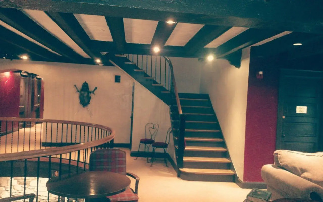 Ye Old English Inn
