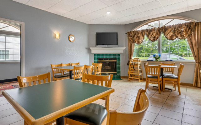 Quality Inn Mauston I-90