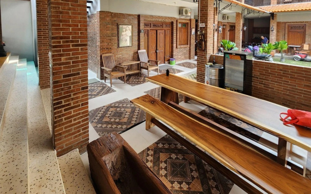 RedDoorz near Stasiun Sragen – Lobby – Sragen