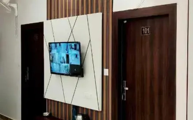 OYO 701490 Hotel Sharma Ji Inn
