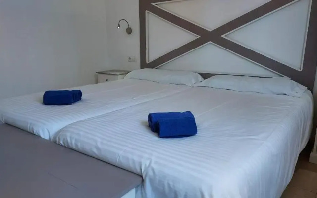 Papagayo 21-22, big pool and free WIFI