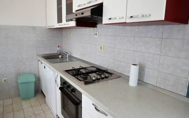 Remarkable 2-bed Apartment in Okrug Gornji
