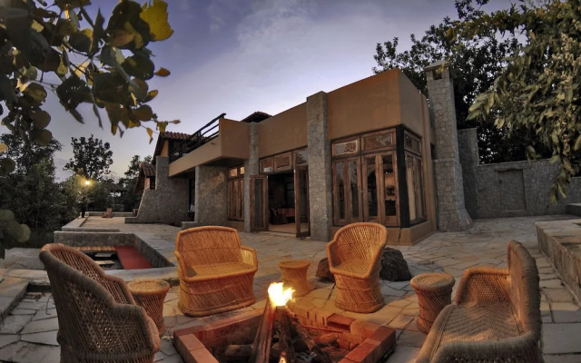 Pugdundee Safaris - Kanha Earth Lodge