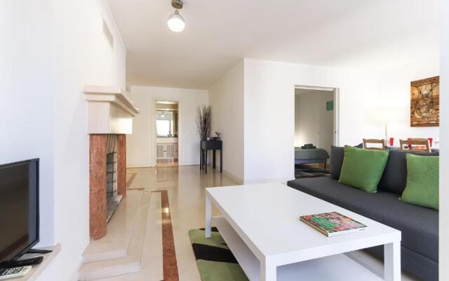 Lisbon Flower 360º - Your Lovely Flat with Pool and Parking