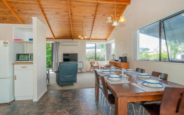 Treasure on Chestnut - Tairua Holiday Home