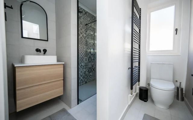 Sunny 1bdr Apartment Near City Center