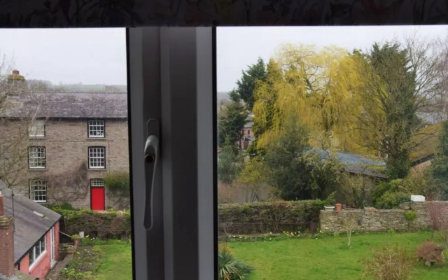 Charming 3-bed Apartment in Talgarth Powys
