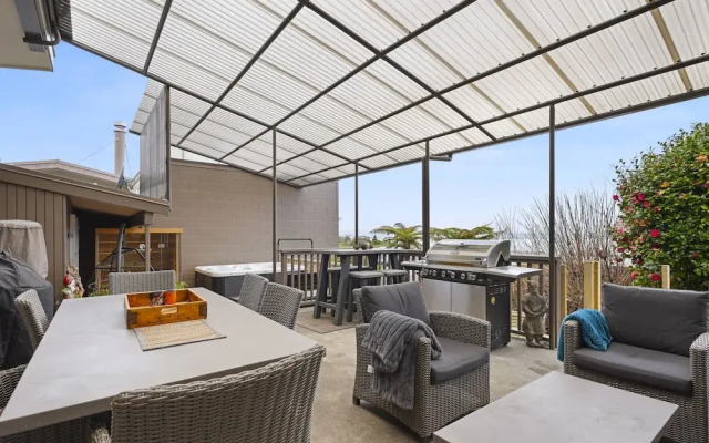 Lakeview Escape with spa - sauna - patio