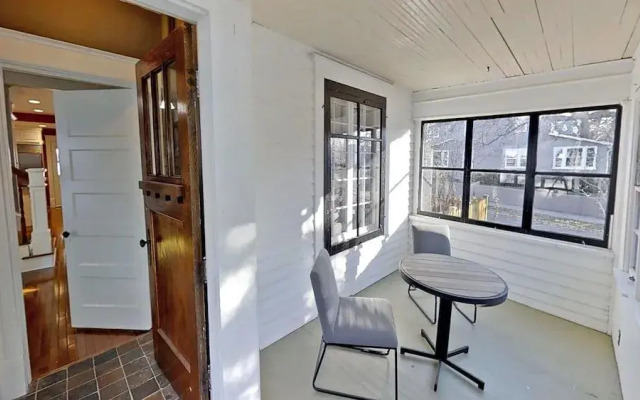 Linden Hills Luxury Charmer