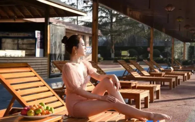 Tanghai Holiday Hotel