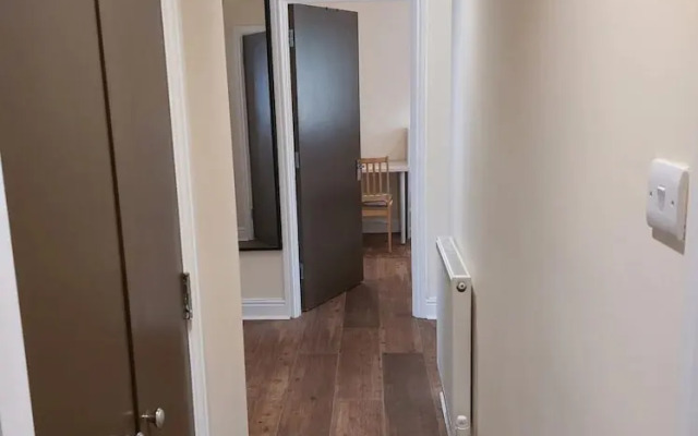 Spacious 3 Bedroom Apartment Near Camden With Balcony