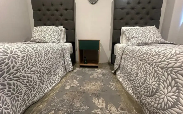 Modern Polanco Stay - Parking- Elevator- Sleeps 10