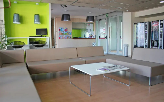 Albergue Residencia Universitaria Resa Los Abedules - Campus Accomodation