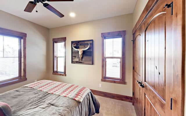 Well-Appointed Gem - 3 Br Townhouse