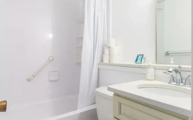 Harvard Square Apartments by Next Star