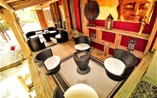 Find Peace - Tiny House in Japanese Garden