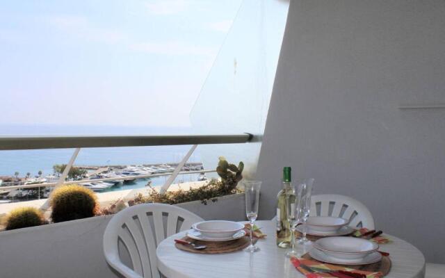 Appartement Villeneuve-Loubet, 1 pièce, 2 personnes - FR-1-252A-8