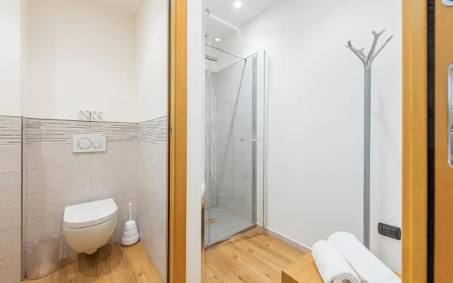 Room 176, Alba town