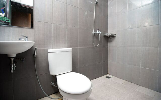 RedDoorz near Palembang Trade Center 3