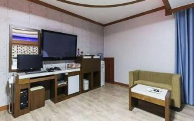 Academy Motel