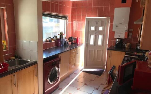 Private King En-Suite bedroom close to MediaCityUK/Old Trafford