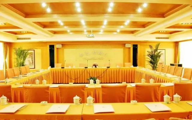 Taiyi Hotel (Chengdu Shuhan Road East Metro Station)