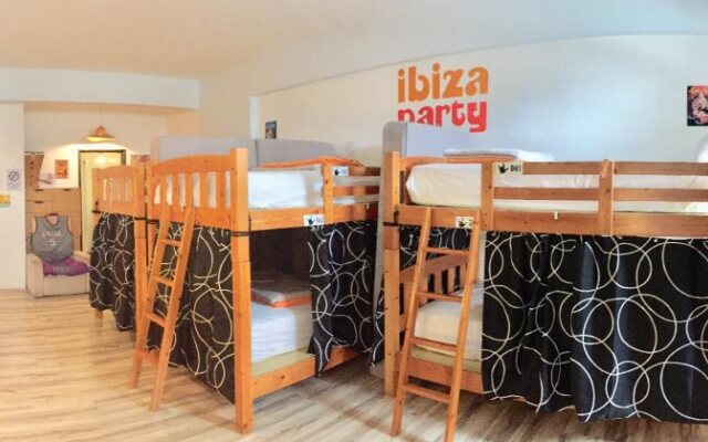 Monkey Surfing Backpackers Hostel 猴子衝浪背包客青年民宿
