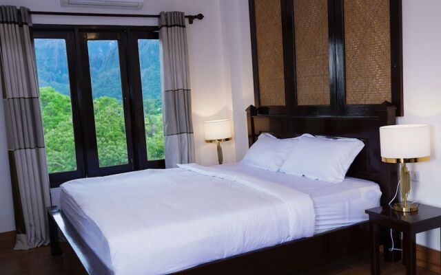 Mad Monkey  Vang Vieng