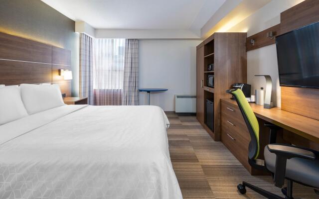 Holiday Inn Express Toronto - Downtown, an IHG Hotel