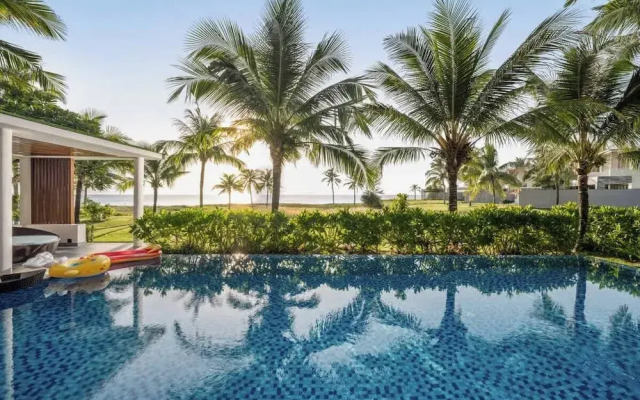 8BR Beachfront Eden: Luxury Events & Getaways