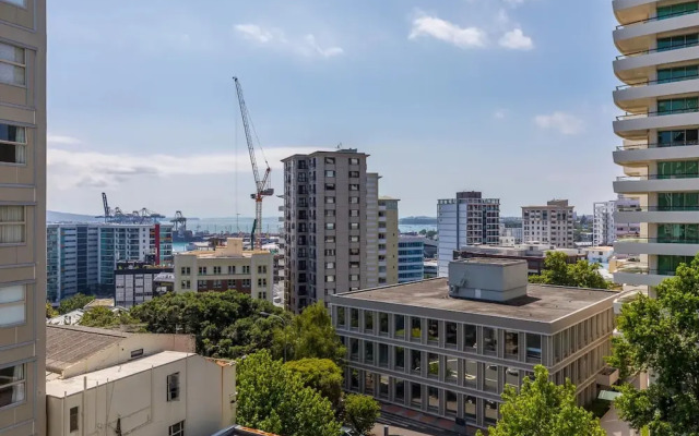 Modern 1 Bedroom Central Apartment With Stunning Views