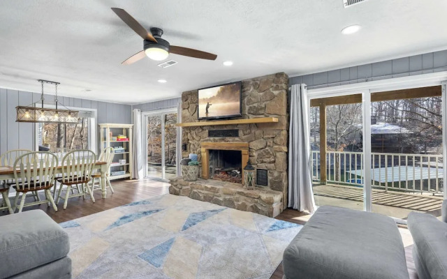 Lakation at the Waters Edge