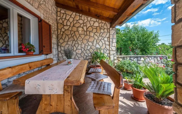 Awesome Home in Erzisce With Wifi and 2 Bedrooms